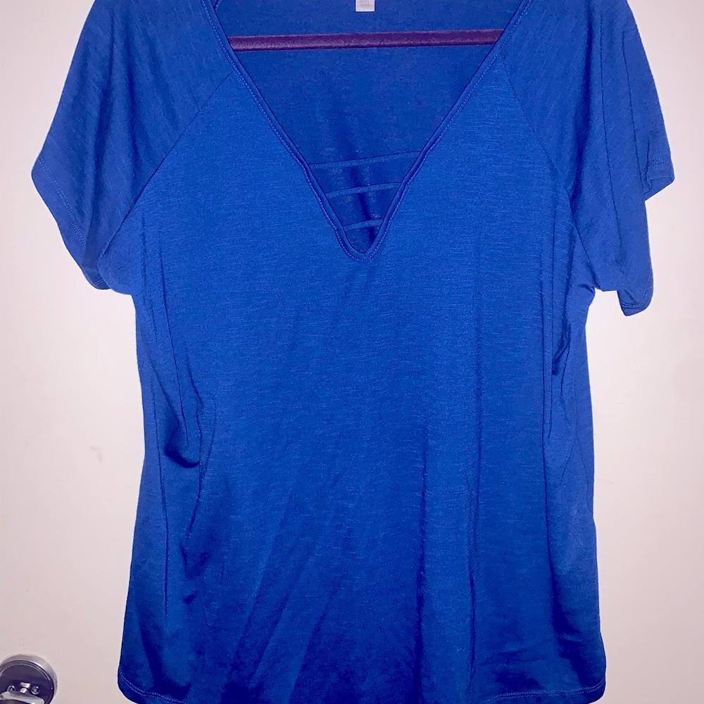 Avenue 18/20 Blue Top w/Horizontal Bars on Chest